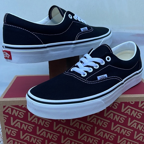 Vans Men’s Era Black
VN000EWZBLK
Sneakers - Picture 10 of 16